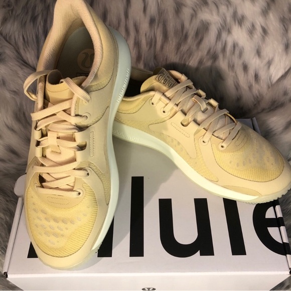 Christyg79 will host @tilnexttime . 
On sunday Nov2 6pm EST - Picture 7 of 10